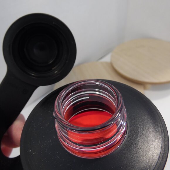 YETI Yonder Tether Lightweight Carry for long haul hydration Red 1L/34 oz   NEW - Picture 6 of 7